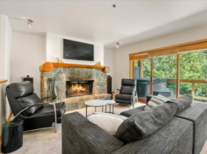 New Listing Cozy 3 bed 3 bath ski-in ski out access fireplace private hot tub and garage